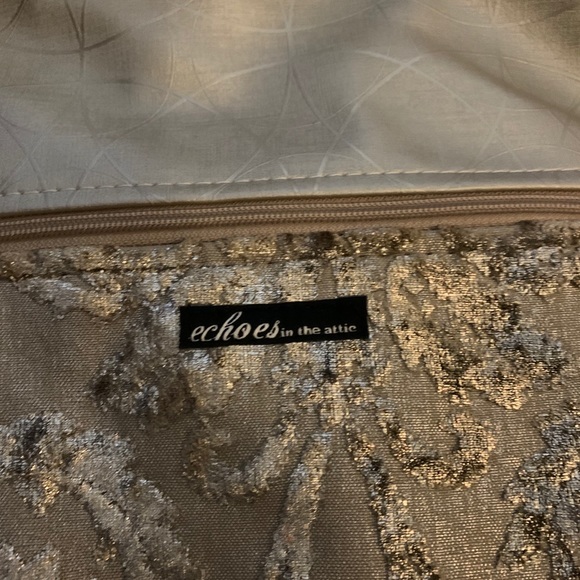 Beautiful crossbody purse. - Picture 2 of 5